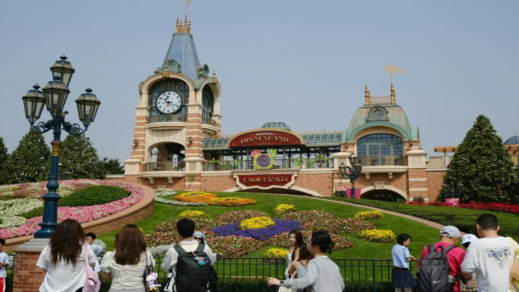 Travel landmark representing airline and hotel partners to transfer Chase Sapphire Preferred points for higher value